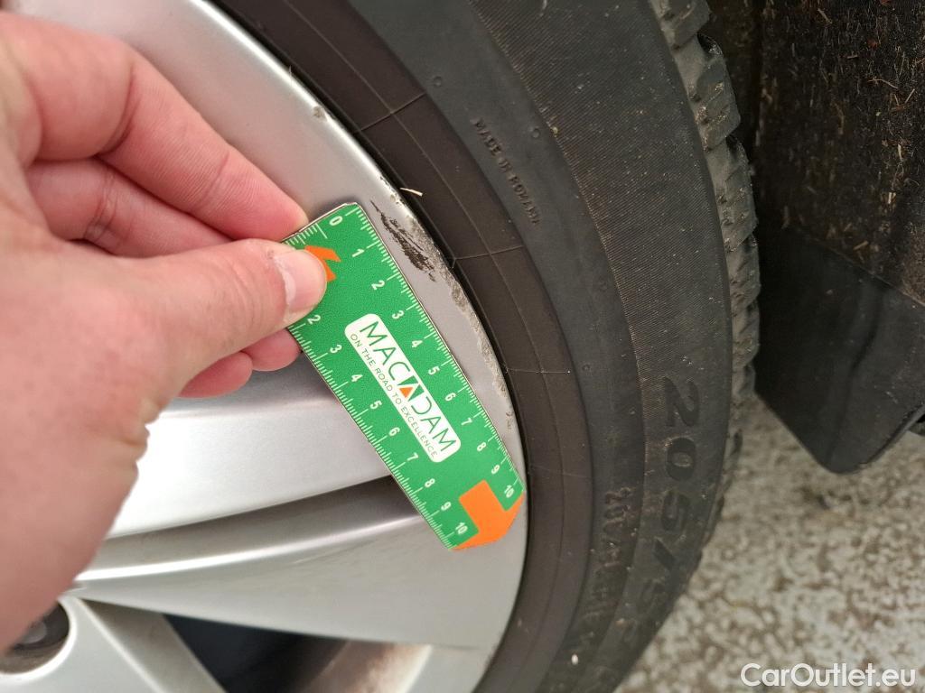  Volkswagen  Golf  VOLKSWAGEN / 2020 / 5P / Berline 2.0 TDI SCR 115 DSG7 Life Busi #13