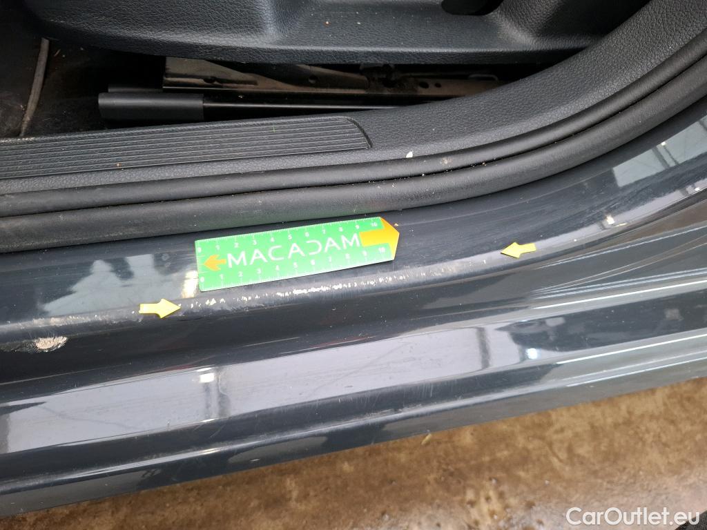  Volkswagen  Golf  VII Berline Confortline Business BMT 2.0 TDI 150CV BVA7 E6dT #32