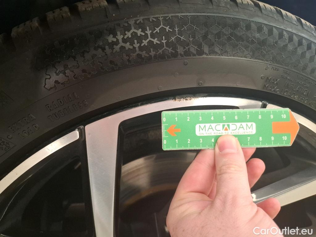  Volvo  V60  Kombi Momentum 2.0 D4 190CV BVA8 E6dT #25