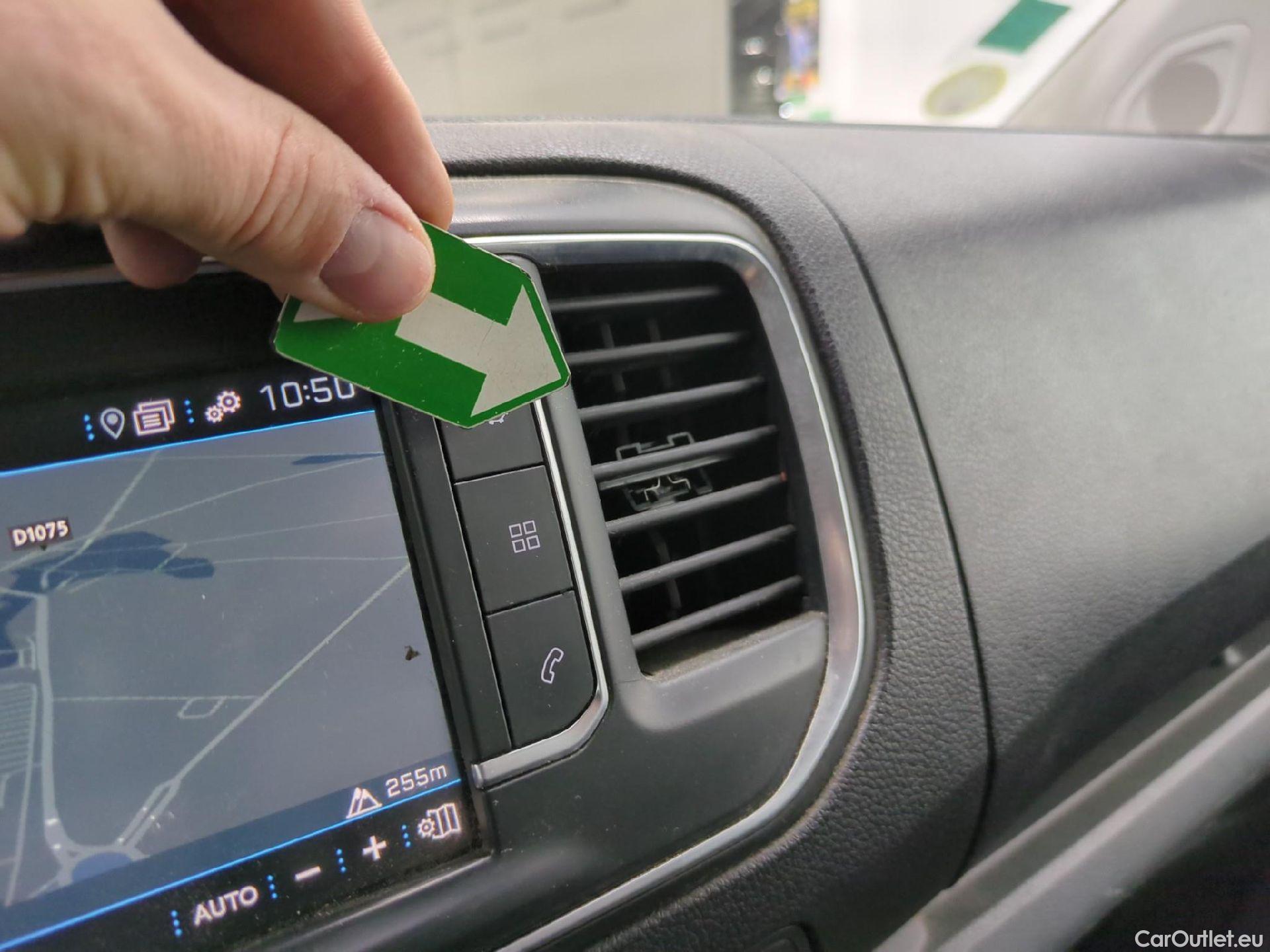  Peugeot  Expert  Fourgon Urban Compact 2.0 HDi 120CV BVA8 E6dT #1