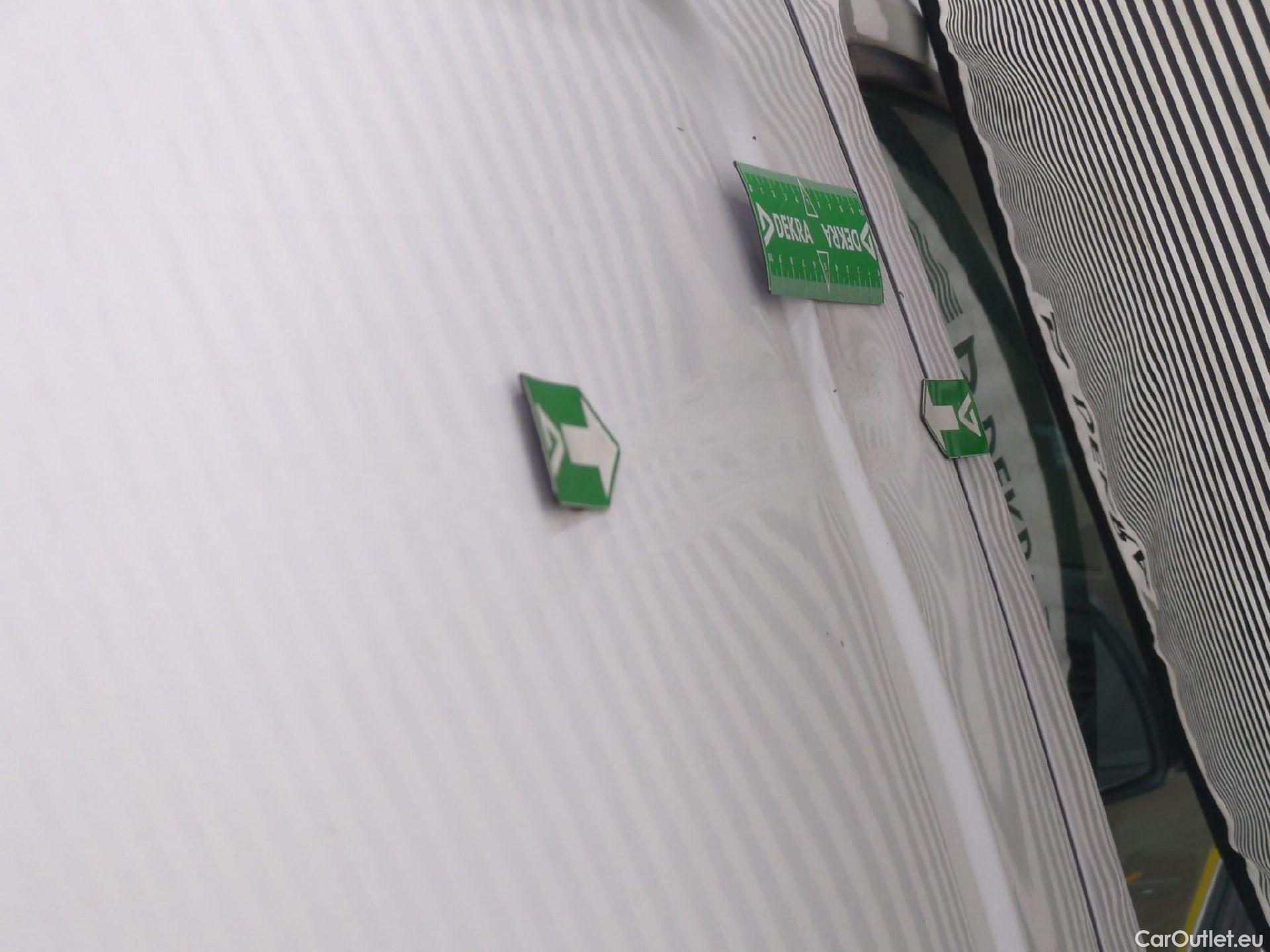  Peugeot  Expert  Fourgon Urban Compact 2.0 HDi 120CV BVA8 E6dT #36