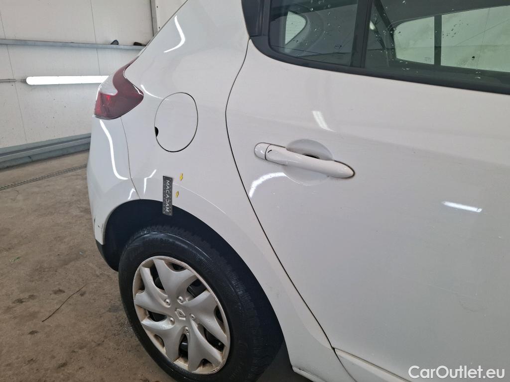  Renault  Megane  III Berline 5pt. Société Air 1.5 dCi 110CV BVM6 E5 #28