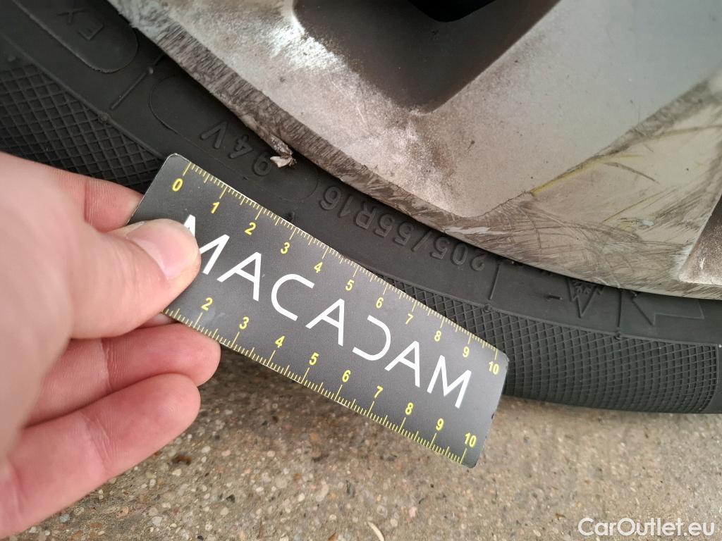  Renault  Megane  IV Berline 5pt. Société Air Nav 1.5 dCi 90CV BVM6 E6 #54