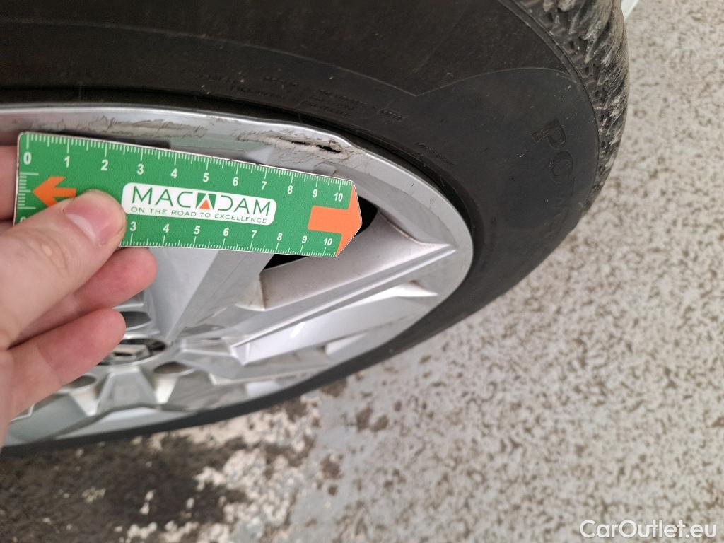  Renault  Megane RENAULT Mégane Société / 2020 / 5P / Berline Air Nav réversible Blue dCi 115 - 21N #8