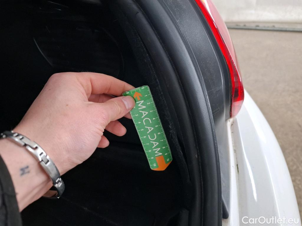  Peugeot  208  Affaire Premium 1.5 HDi 100CV BVM5 E6dT #84