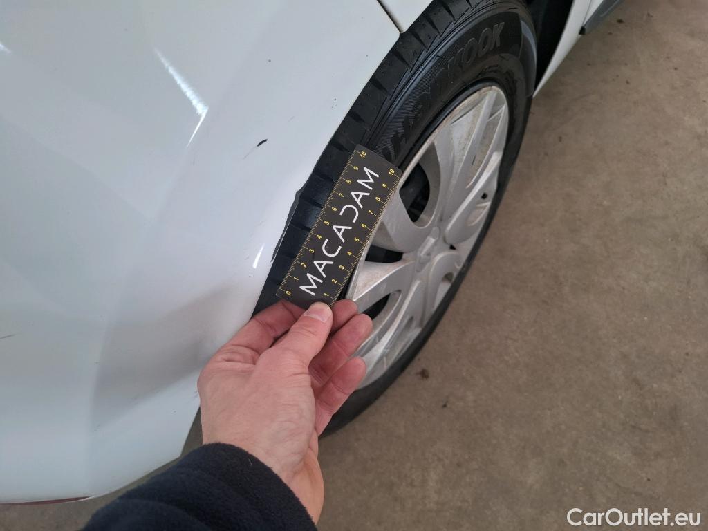  Renault  Clio  IV Air MediaNav 1.5 dCi 75CV BVM5 E6 #28