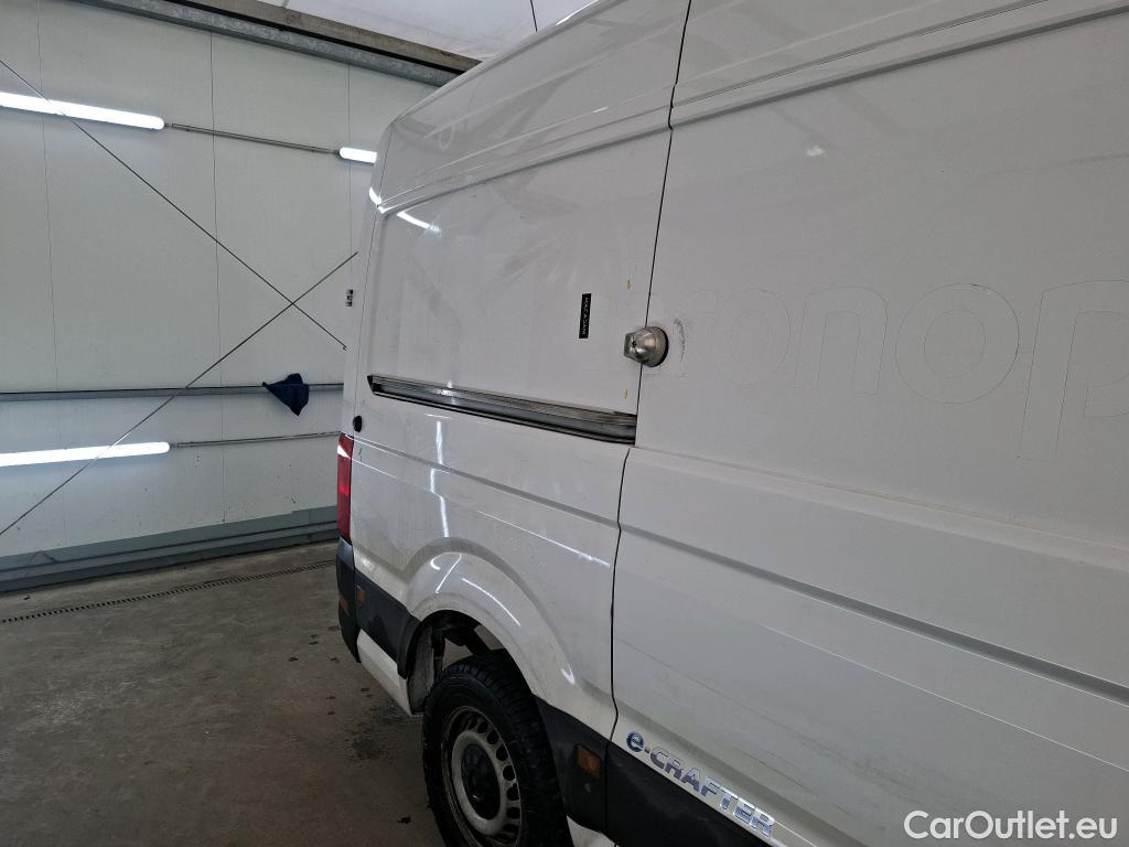  Volkswagen  Crafter  Fourgon e- 35 Fourgon mittellang Hochdach FWD 35kWh BVA #24