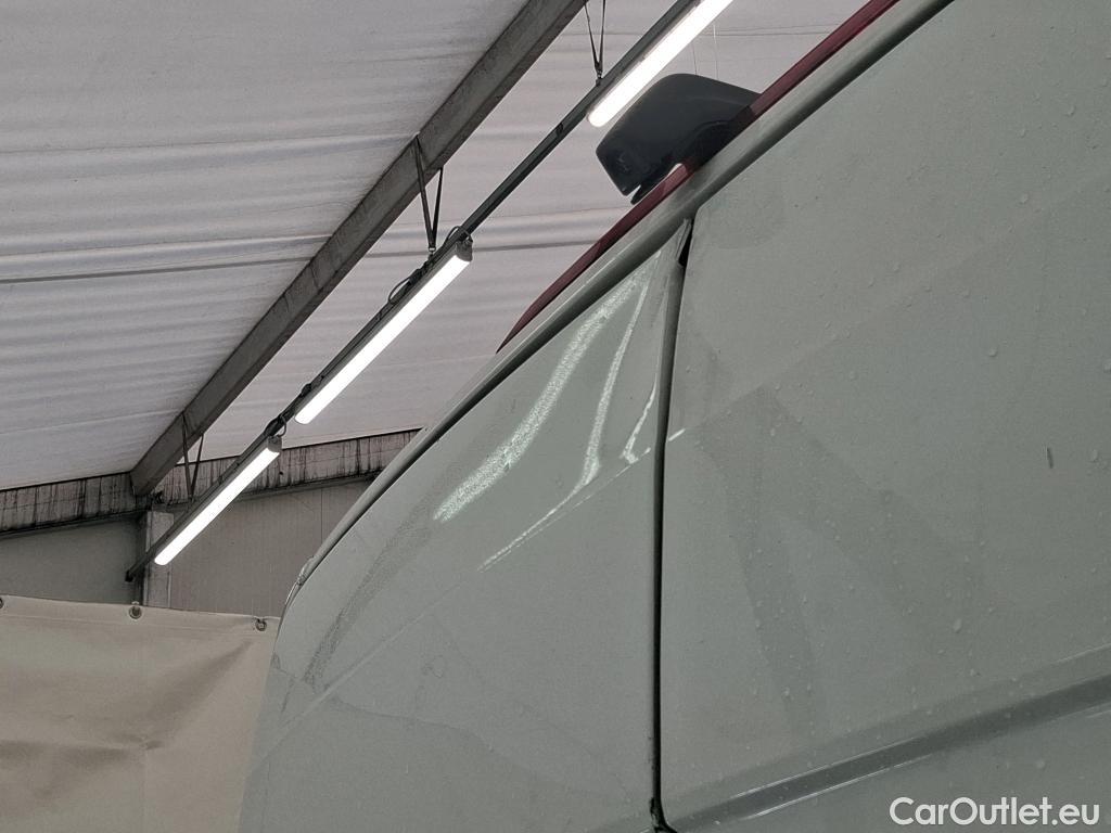  Volkswagen  Crafter  Fourgon e- 35 Fourgon mittellang Hochdach FWD 35kWh BVA #98