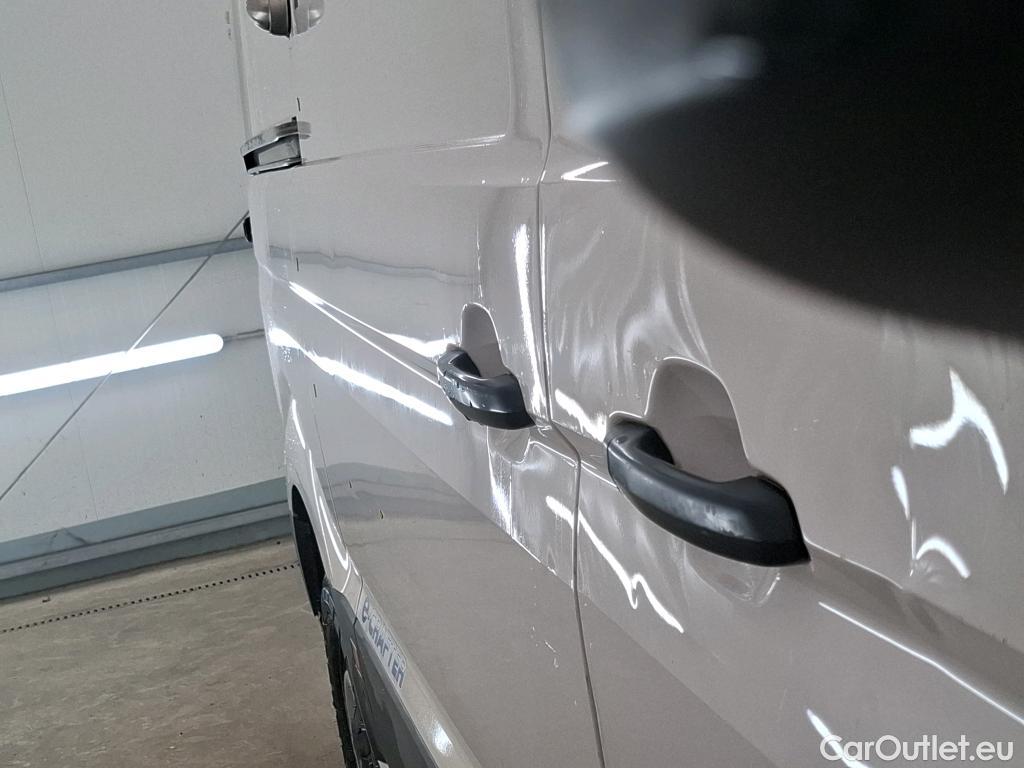  Volkswagen  Crafter  Fourgon e- 35 Fourgon mittellang Hochdach FWD 35kWh BVA #110