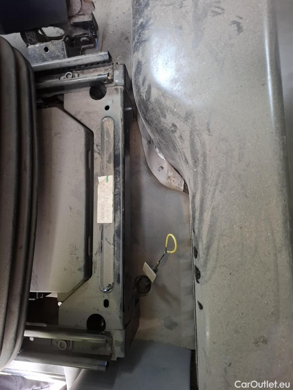  Volkswagen  Crafter  Fourgon e- 35 Fourgon mittellang Hochdach FWD 35kWh BVA #180