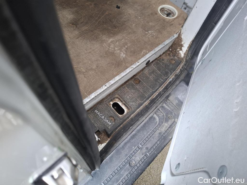  Volkswagen  Crafter  Fourgon e- 35 Fourgon mittellang Hochdach FWD 35kWh BVA #174