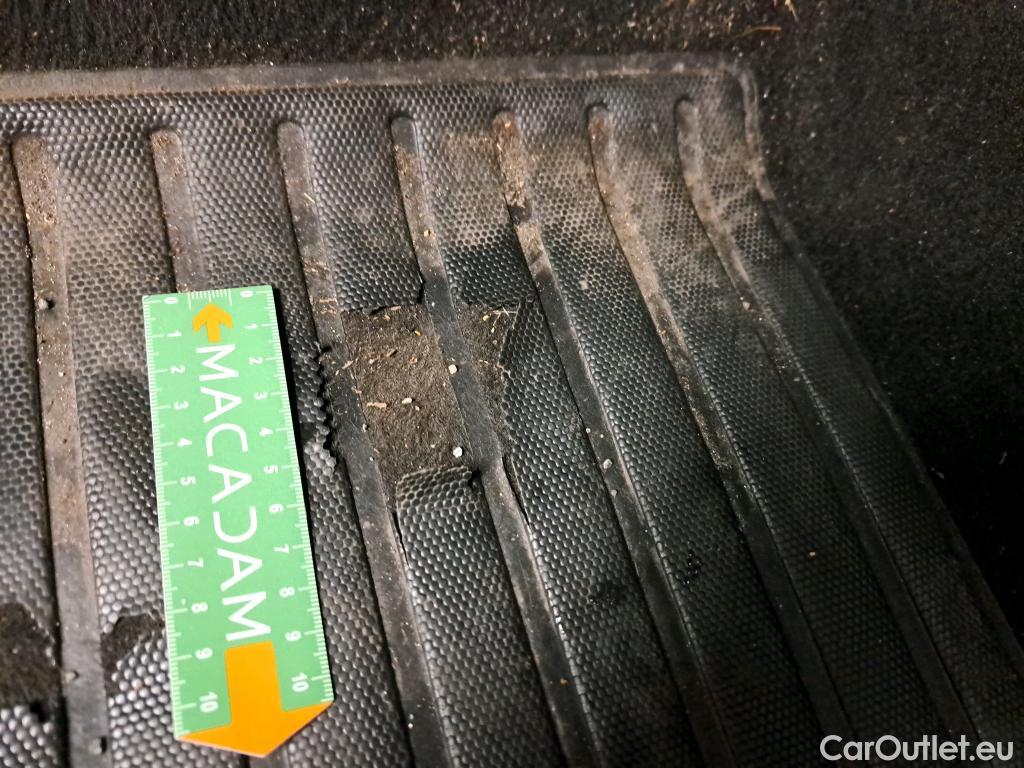  Peugeot  208  Premium 1.5 HDi 100CV BVM6 E6d / SUINTEMENT DEMI-CULASSE #4