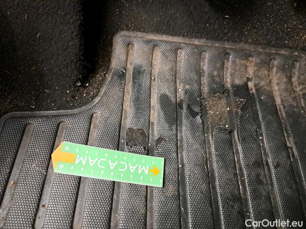  Peugeot  208  Premium 1.5 HDi 100CV BVM6 E6d / SUINTEMENT DEMI-CULASSE #5