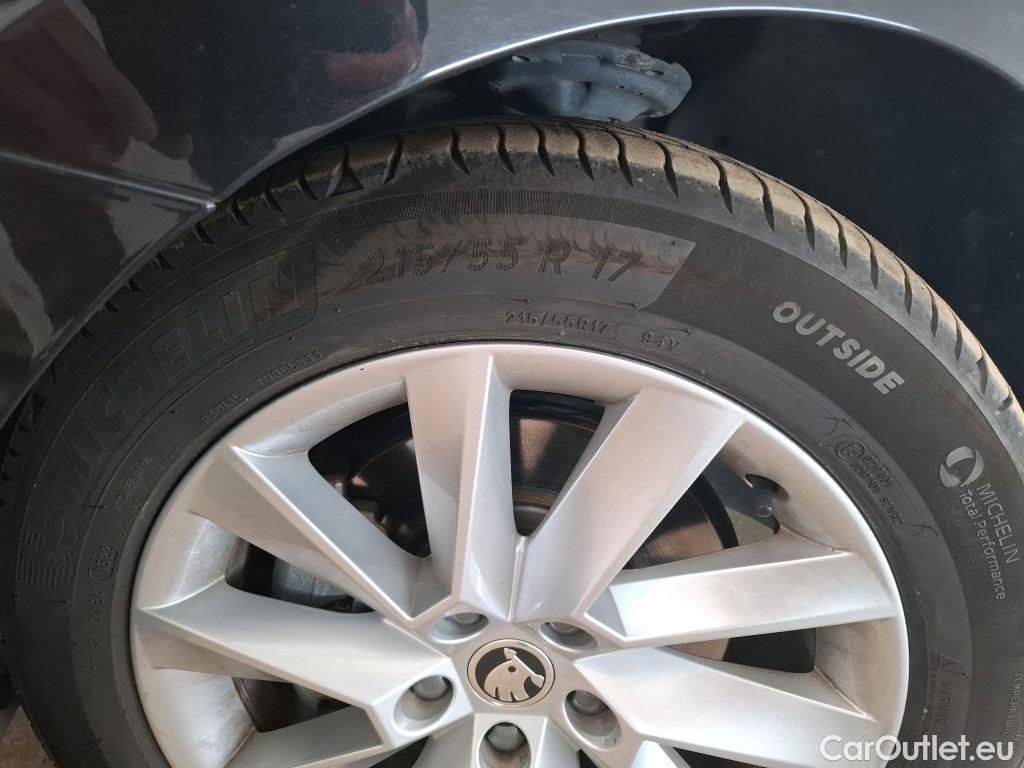  Skoda  Superb SKODA  Combi / 2019 / 5P / Break 1.4 TSI PHEV 218ch DSG6 Style #16