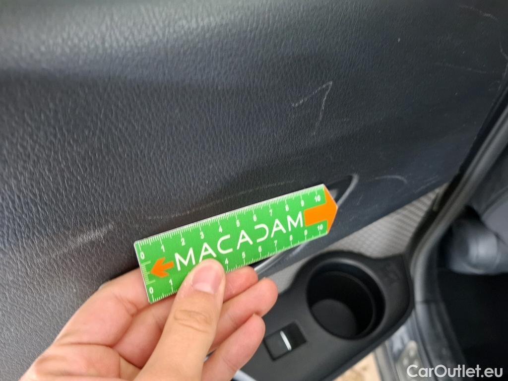  Toyota  C-HR TOYOTA  / 2016 / 5P / SUV 2.0 HYBRIDE 184 DISTINCTIVE #25