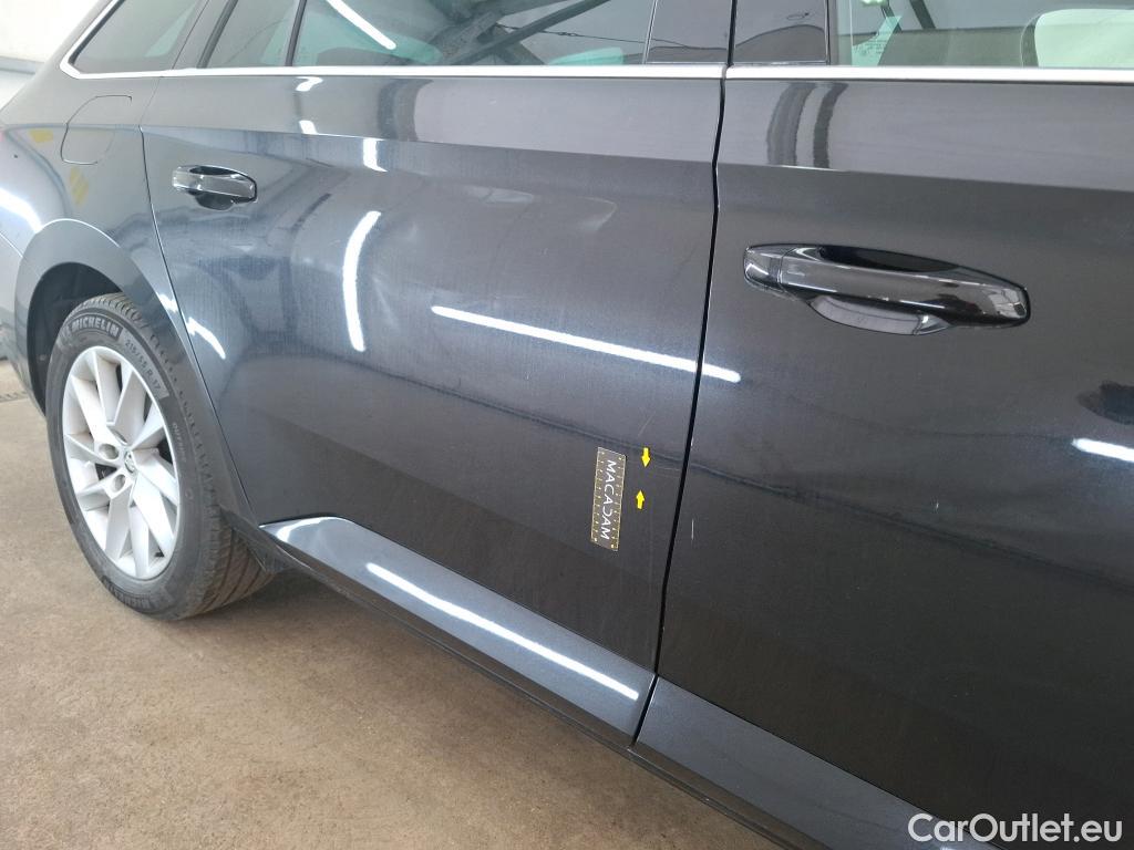  Skoda  Superb SKODA  Combi / 2019 / 5P / Break 1.4 TSI PHEV 218ch DSG6 Style #29