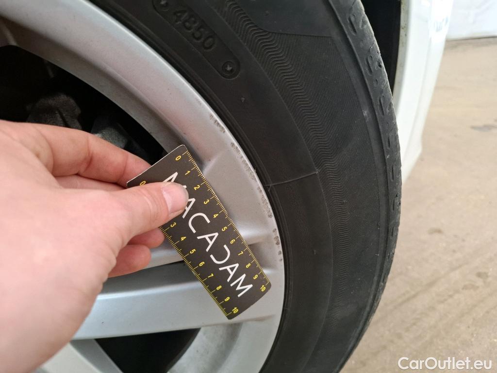  Toyota  Corolla TOYOTA  / 2018 / 5P / Berline Hybride 122h Dynamic Business Beyond Zer #18