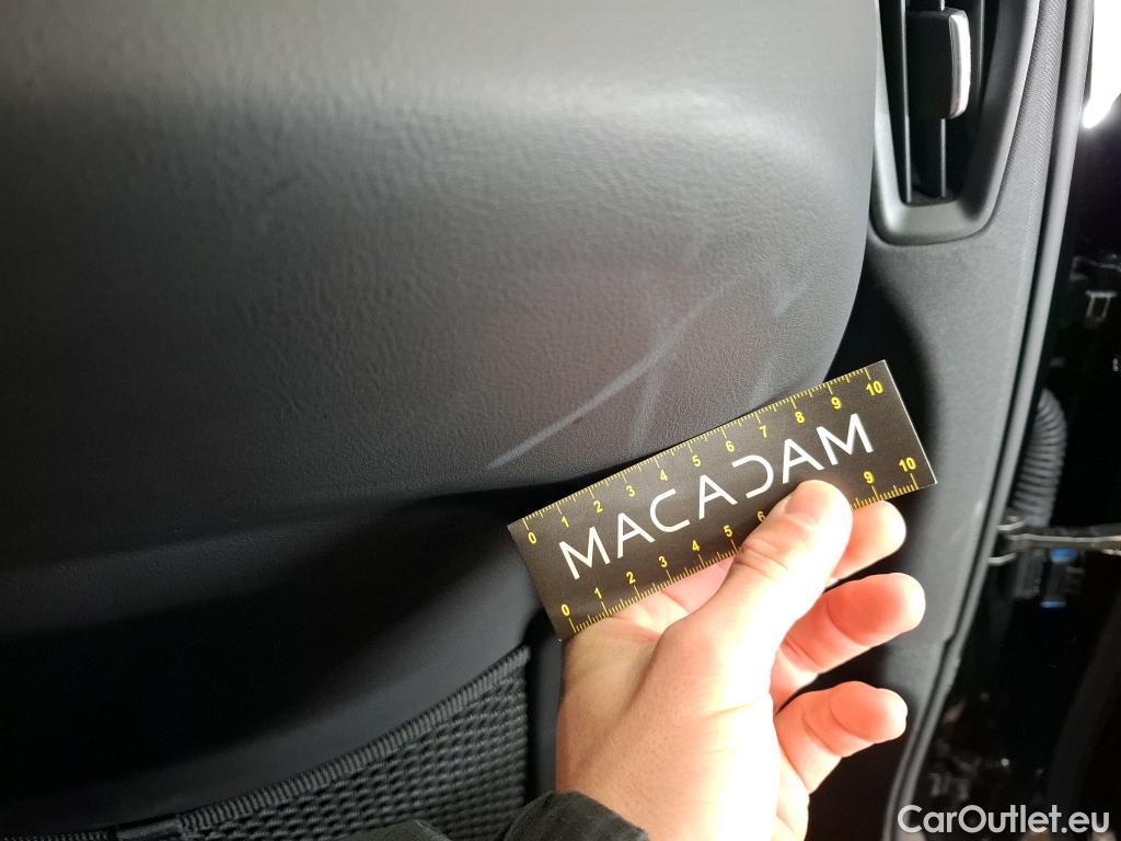  Volvo  V60 VOLVO  / 2018 / 5P / Break B4 197 DCT 7 Plus Dark #19