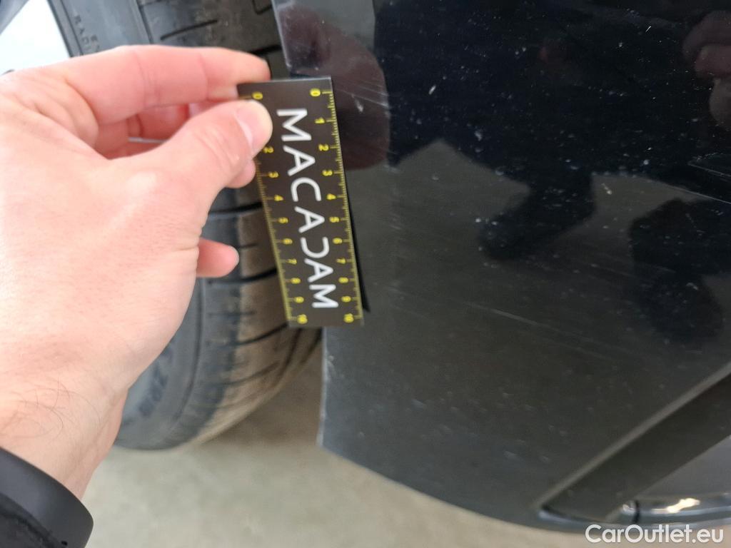  Volvo  V60 VOLVO  / 2018 / 5P / Break B4 197 DCT 7 Plus Dark #3