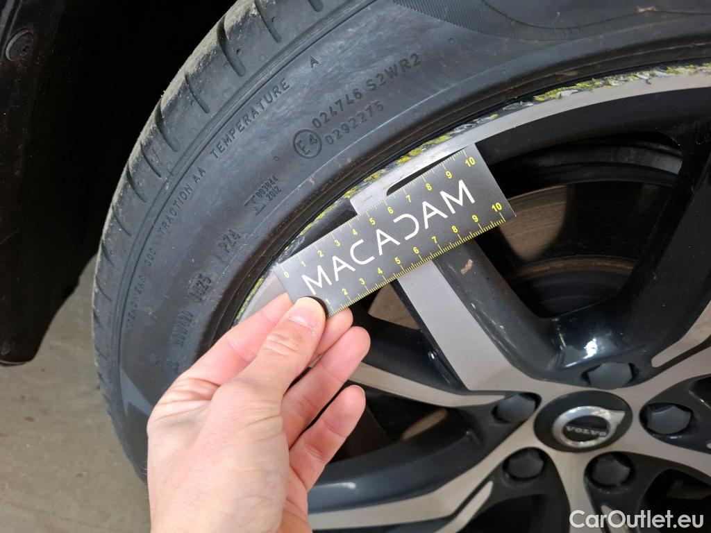  Volvo  V60 VOLVO  / 2018 / 5P / Break B4 197 DCT 7 Plus Dark #14