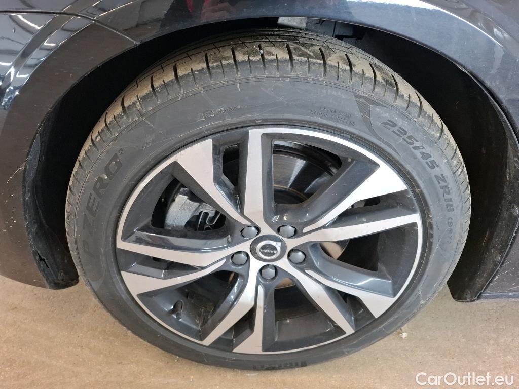  Volvo  V60 VOLVO  / 2018 / 5P / Break B4 197 DCT 7 Plus Dark #21