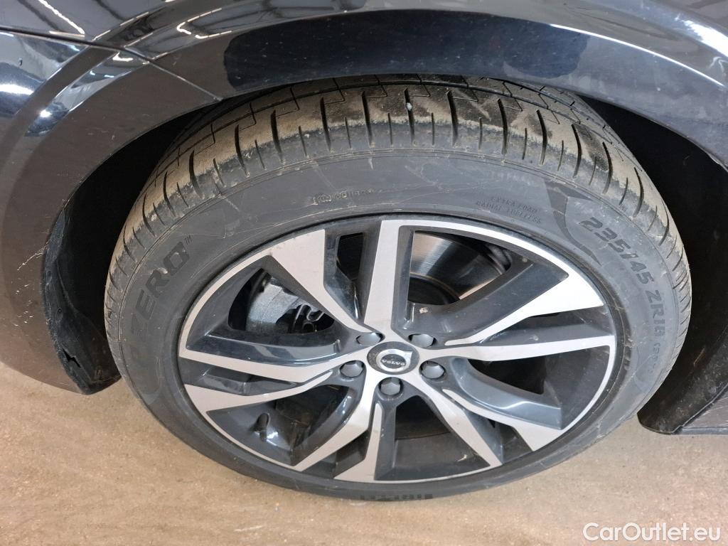  Volvo  V60 VOLVO  / 2018 / 5P / Break B4 197 DCT 7 Plus Dark #20