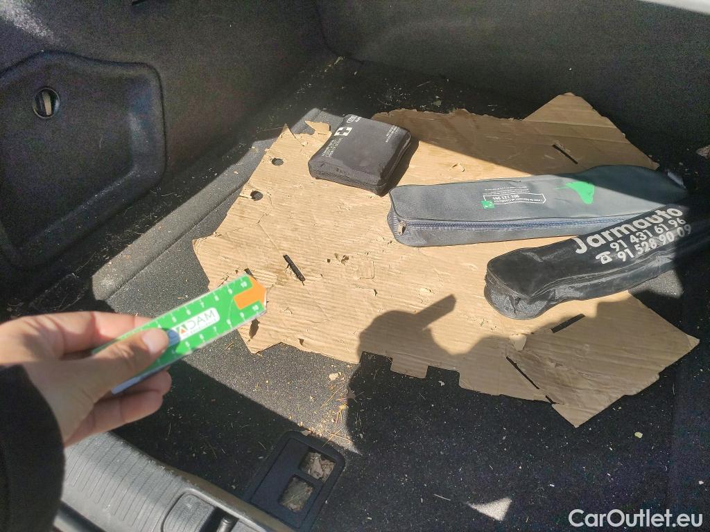  Audi  A4 AUDI  / 2019 / 4P / sedán Advanced 30 TDI 100kW (136CV) S tronic #16