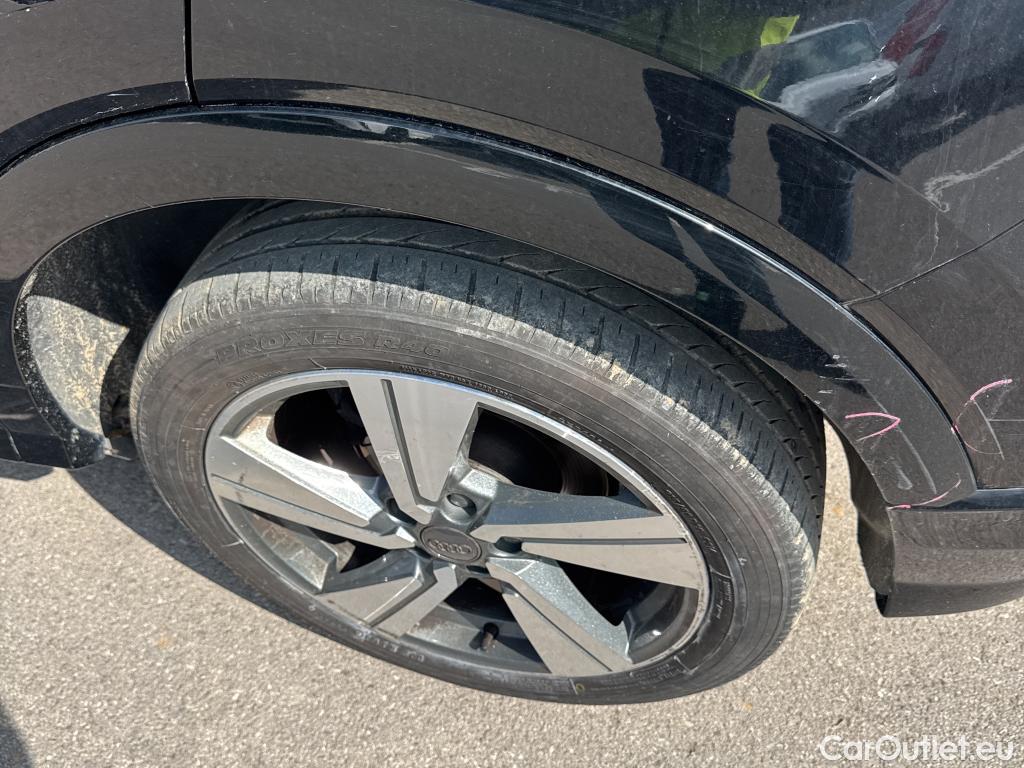  Audi  Q2 AUDI  / 2016 / 5P / todoterreno Sport 35 TDI 110kW (150CV) #9