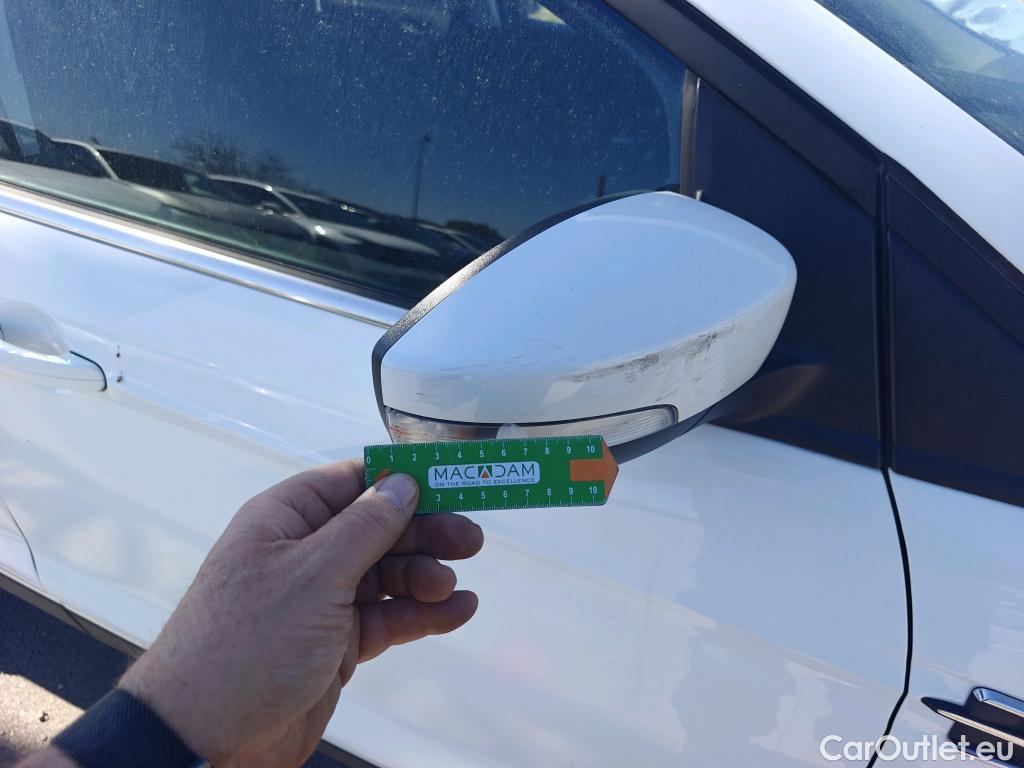  Ford  Kuga FORD  / 2016 / 5P / todoterreno 1.5 EcoBoost 88kW 4x2 Trend+ (CX) #34