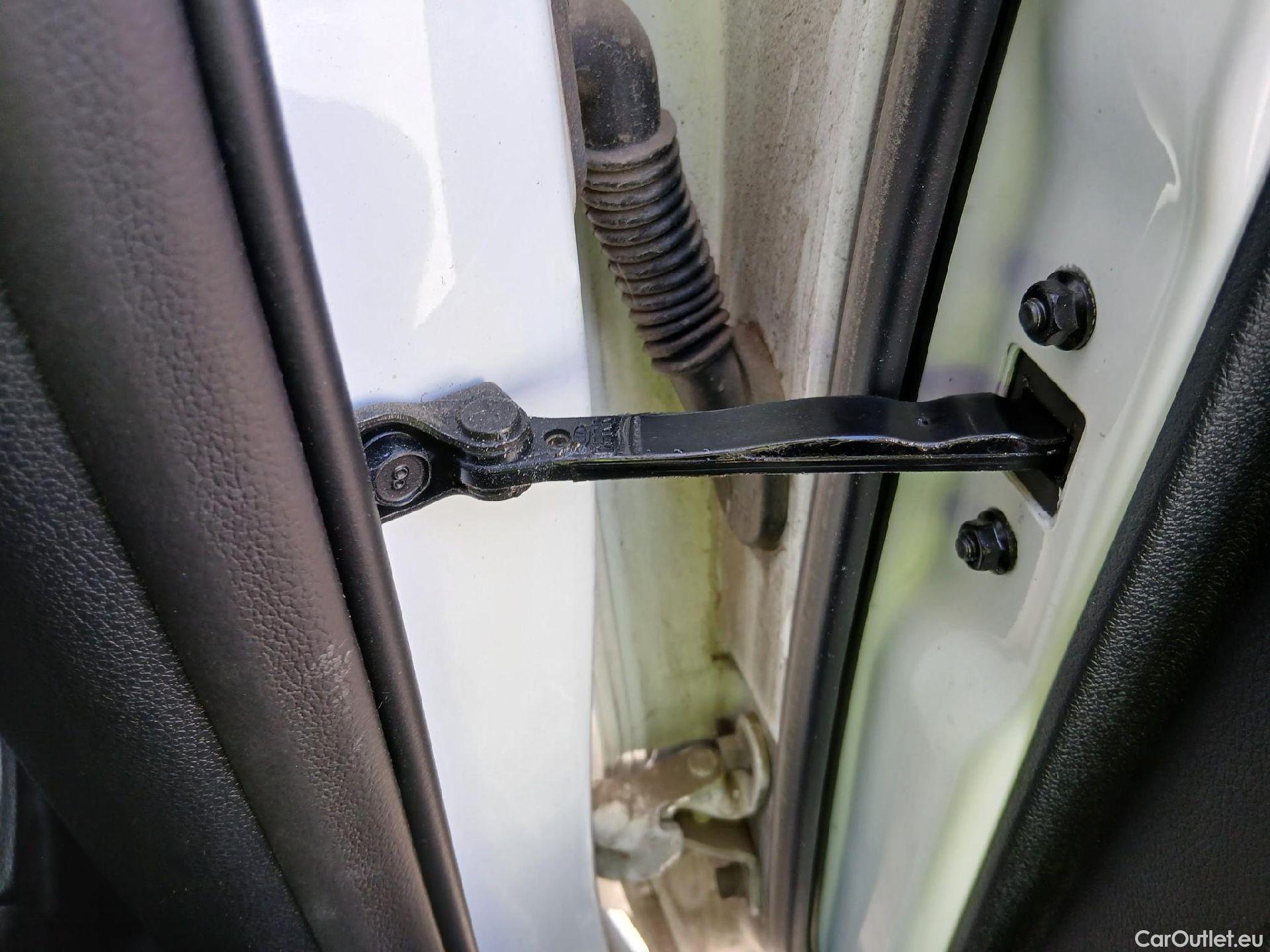  KIA  Niro KIA  / 2019 / 5P / crossover 1.6 GDi HEV 104kW (141CV) Drive #22