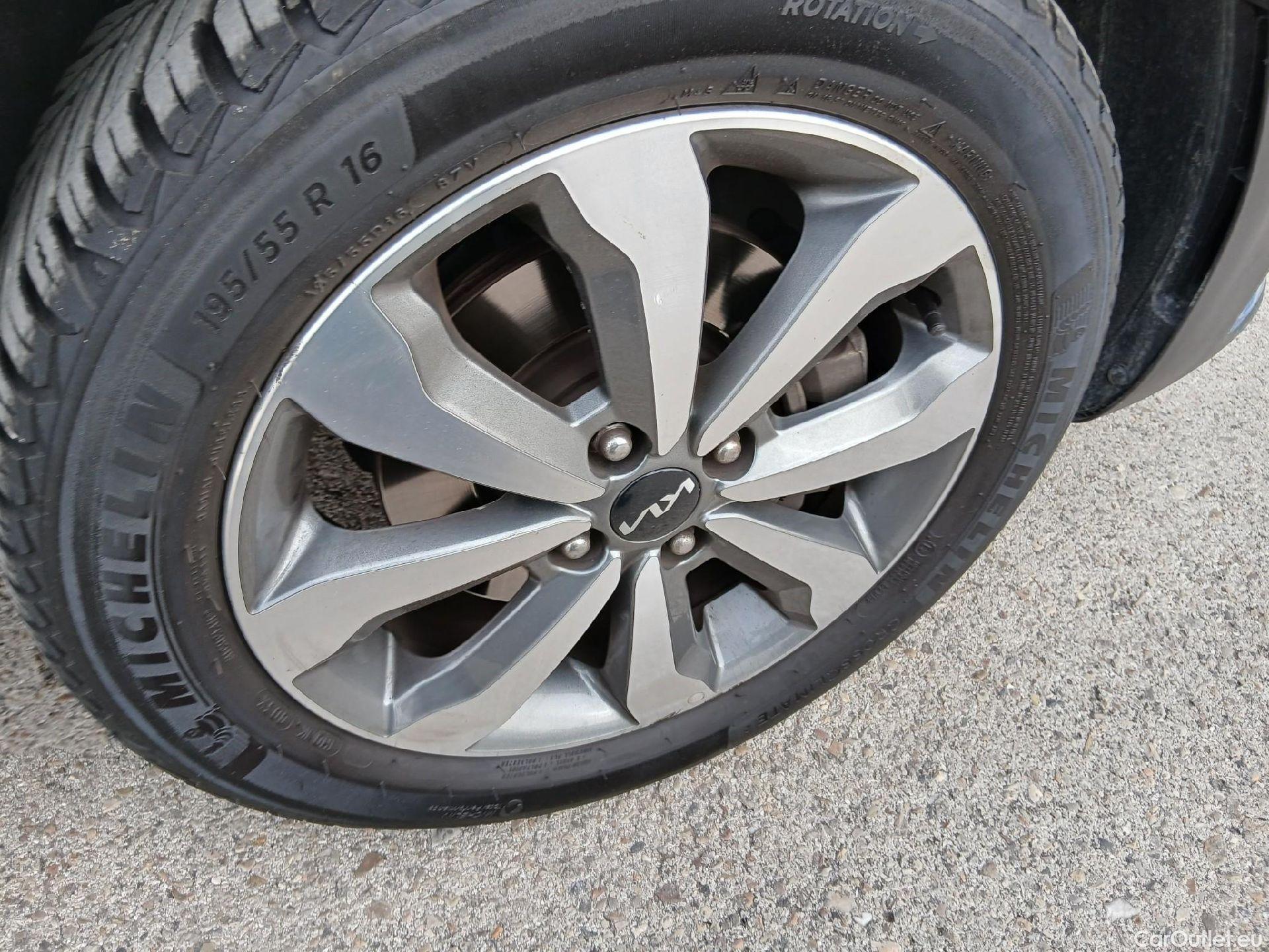  KIA  STONIC KIA  / 2017 / 5P / todoterreno 1.0 T-GDi 74kW (100CV) MHEV iMT Drive #46