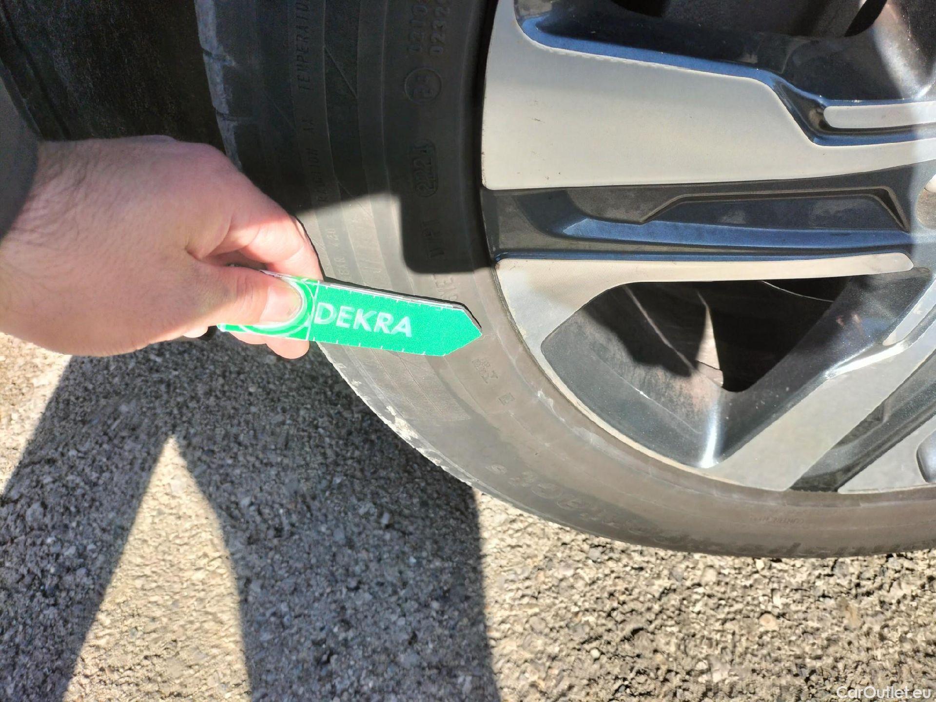  KIA  Sorento KIA  / 2020 / 5P / todoterreno 1.6 T-GDi PHEV Emotion 4x4 7pl P.Luxury #8