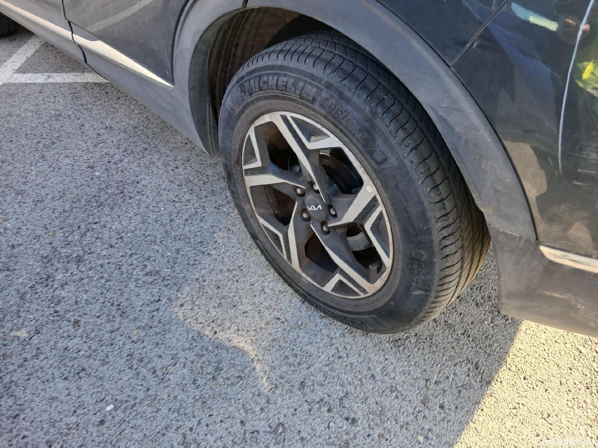  KIA  Sportage KIA  / 2022 / 5P / todoterreno 1.6 T-GDi 110kW (150CV) Concept 4x2 #32