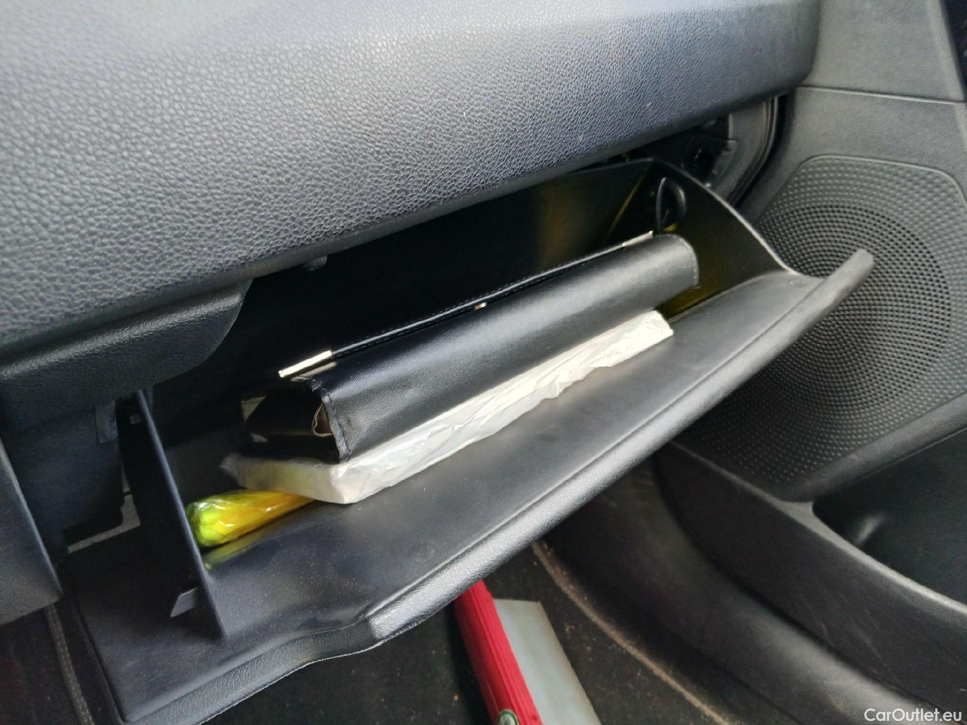  KIA  Niro KIA  / 2019 / 5P / crossover 1.6 GDi HEV 104kW (141CV) Drive #1