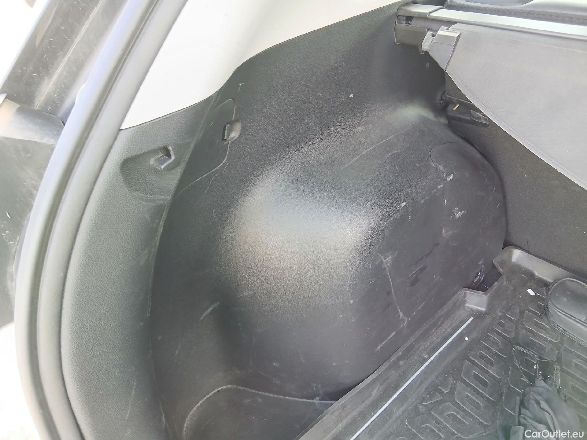  KIA  Niro KIA  / 2019 / 5P / crossover 1.6 GDi HEV 104kW (141CV) Drive #17