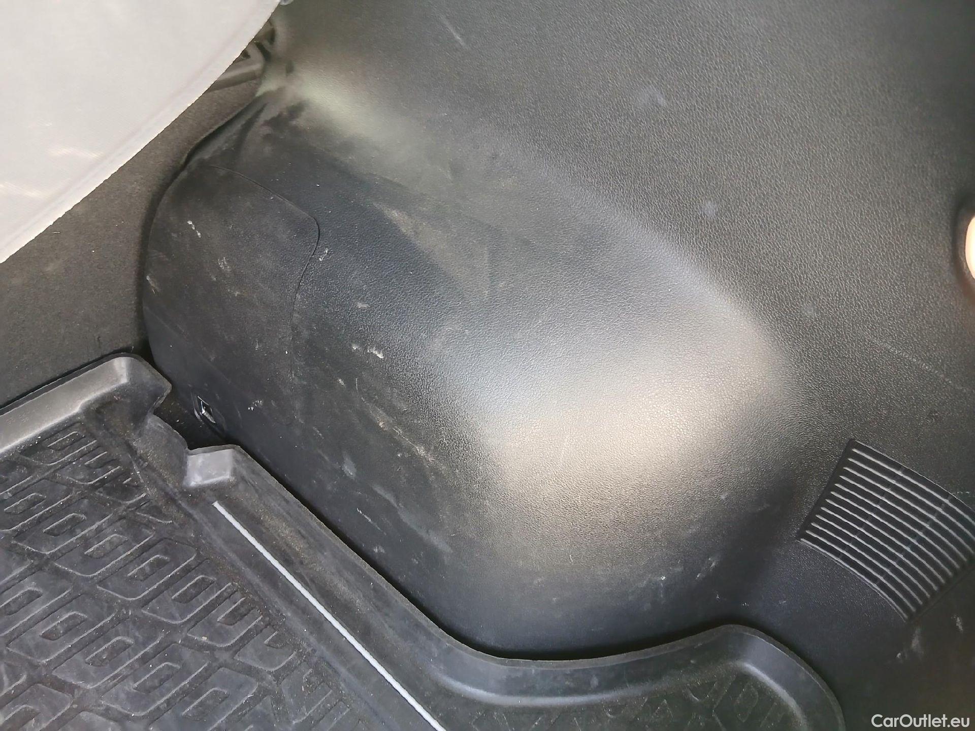  KIA  Niro KIA  / 2019 / 5P / crossover 1.6 GDi HEV 104kW (141CV) Drive #19