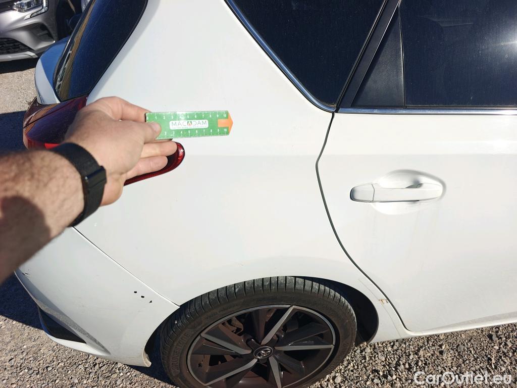  Toyota  Auris TOYOTA  5p 2G berlina con portón 1.8 140H Hybrid Feel! Edition #15