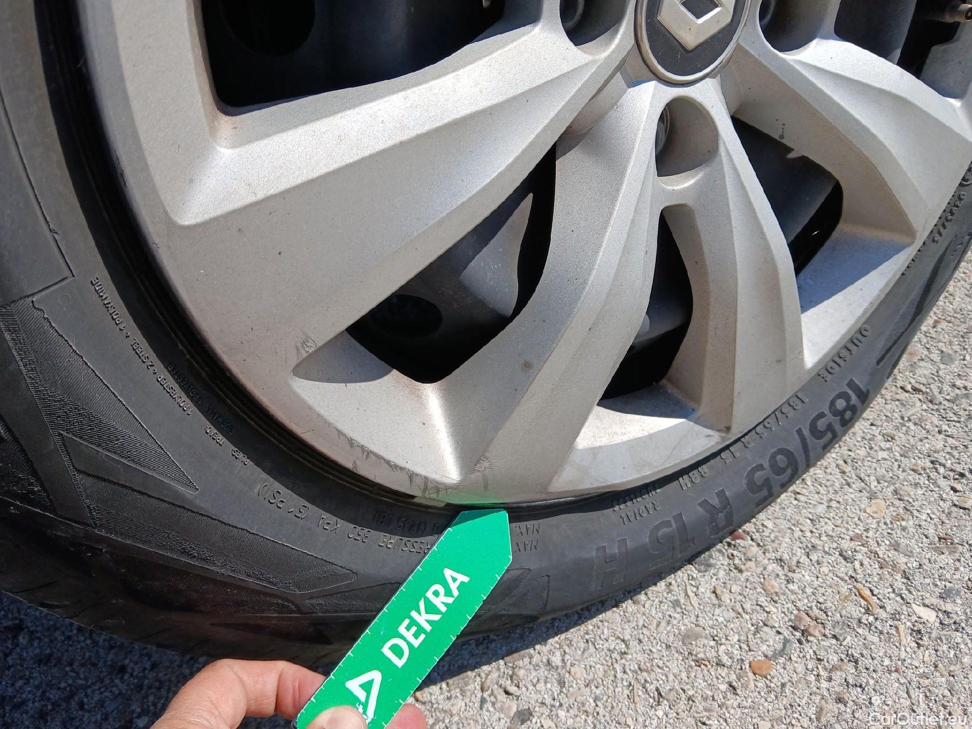  Renault  Clio RENAULT  / 2019 / 5P / berlina con portón Business TCe 74 kW (100CV) GLP #21