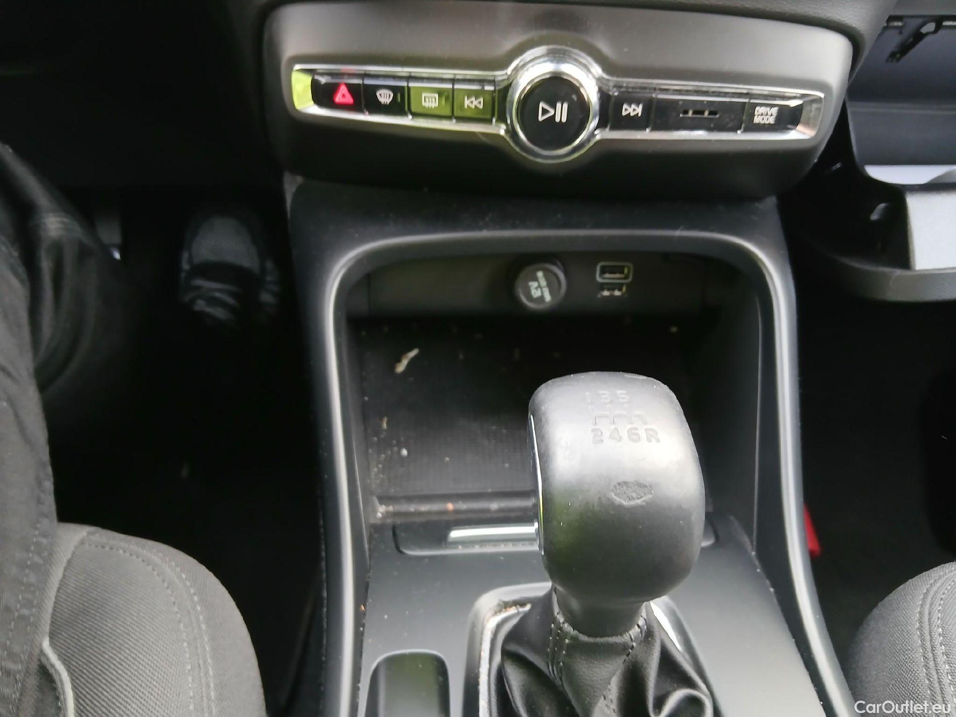  Volvo  XC 40 VOLVO XC40 / 2017 / 5P / todoterreno 1.5 T3 Momentum Pro #3