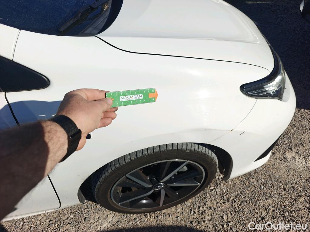  Toyota  Auris TOYOTA  5p 2G berlina con portón 1.8 140H Hybrid Feel! Edition #1