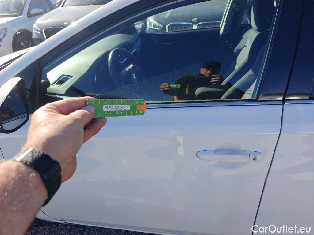  Toyota  Auris TOYOTA  5p 2G berlina con portón 1.8 140H Hybrid Feel! Edition #3