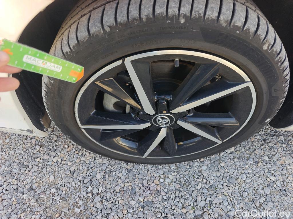  Toyota  Auris TOYOTA  5p 2G berlina con portón 1.8 140H Hybrid Feel! Edition #9