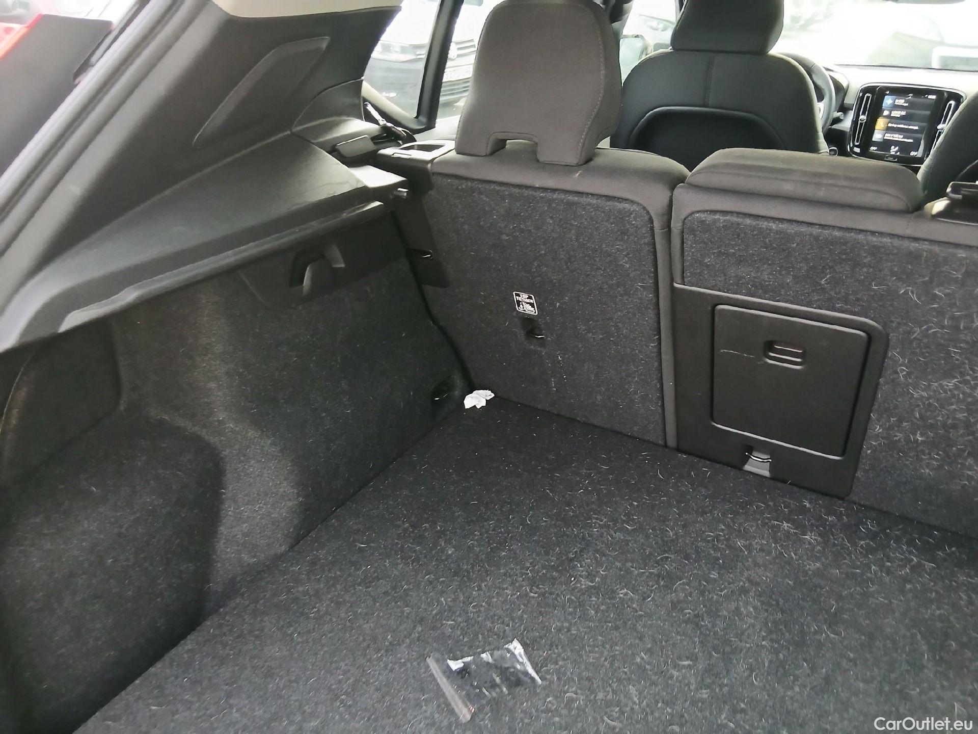  Volvo  XC 40 VOLVO XC40 / 2017 / 5P / todoterreno 1.5 T3 Momentum Pro #8