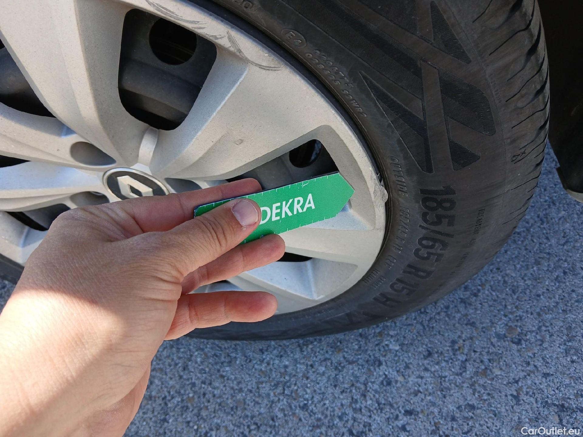  Renault  Clio RENAULT  / 2019 / 5P / berlina con portón Business TCe 74 kW (100CV) GLP #14