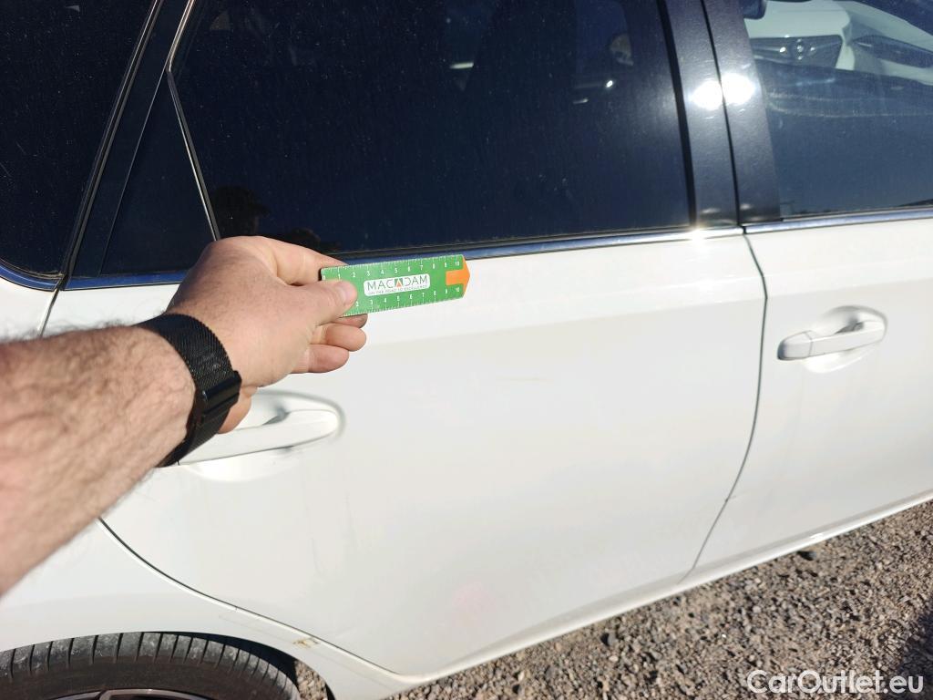  Toyota  Auris TOYOTA  5p 2G berlina con portón 1.8 140H Hybrid Feel! Edition #17