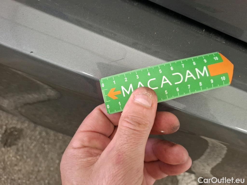  Mercedes  A-Klasse MERCEDES-BENZ Classe A Compact / 2018 / 5P / Berline A 180 AMG Line #33