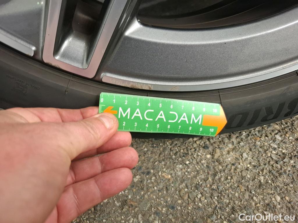  Mercedes  A-Klasse MERCEDES-BENZ Classe A Compact / 2018 / 5P / Berline A 180 AMG Line #3