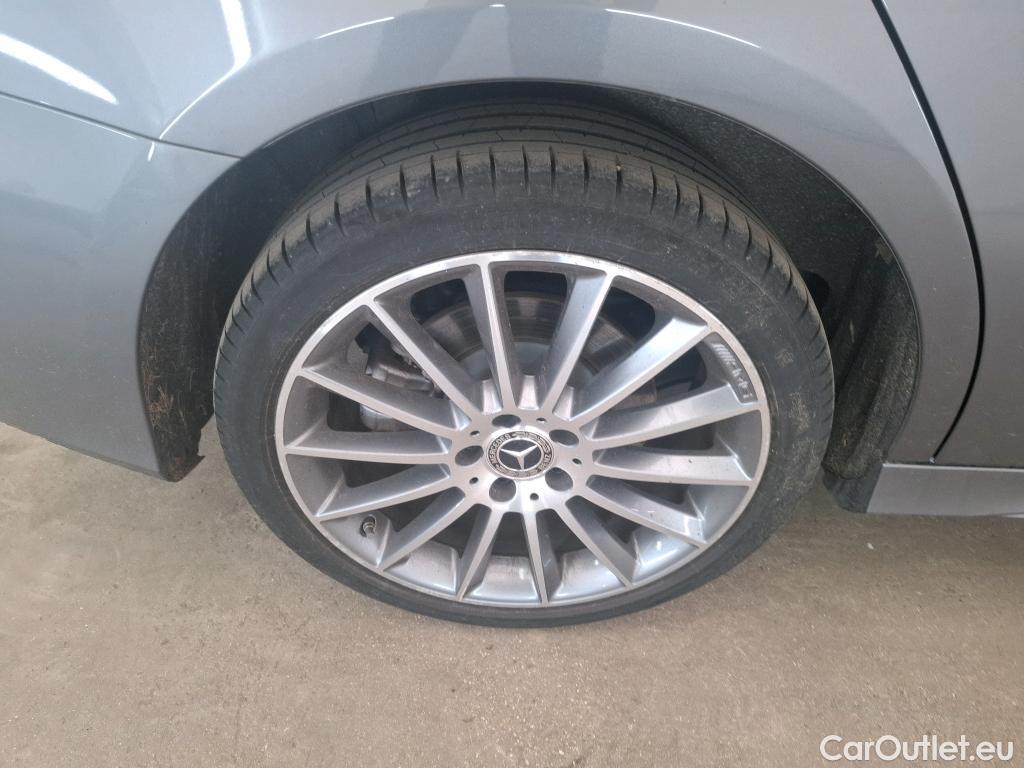  Mercedes  A-Klasse MERCEDES-BENZ Classe A Berline / 2018 / 4P / Berline A 250 e AMG Line 8G-DCT #27