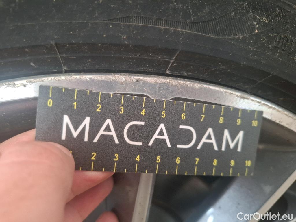  Mercedes  A-Klasse MERCEDES-BENZ Classe A Berline / 2018 / 4P / Berline A 250 e AMG Line 8G-DCT #30