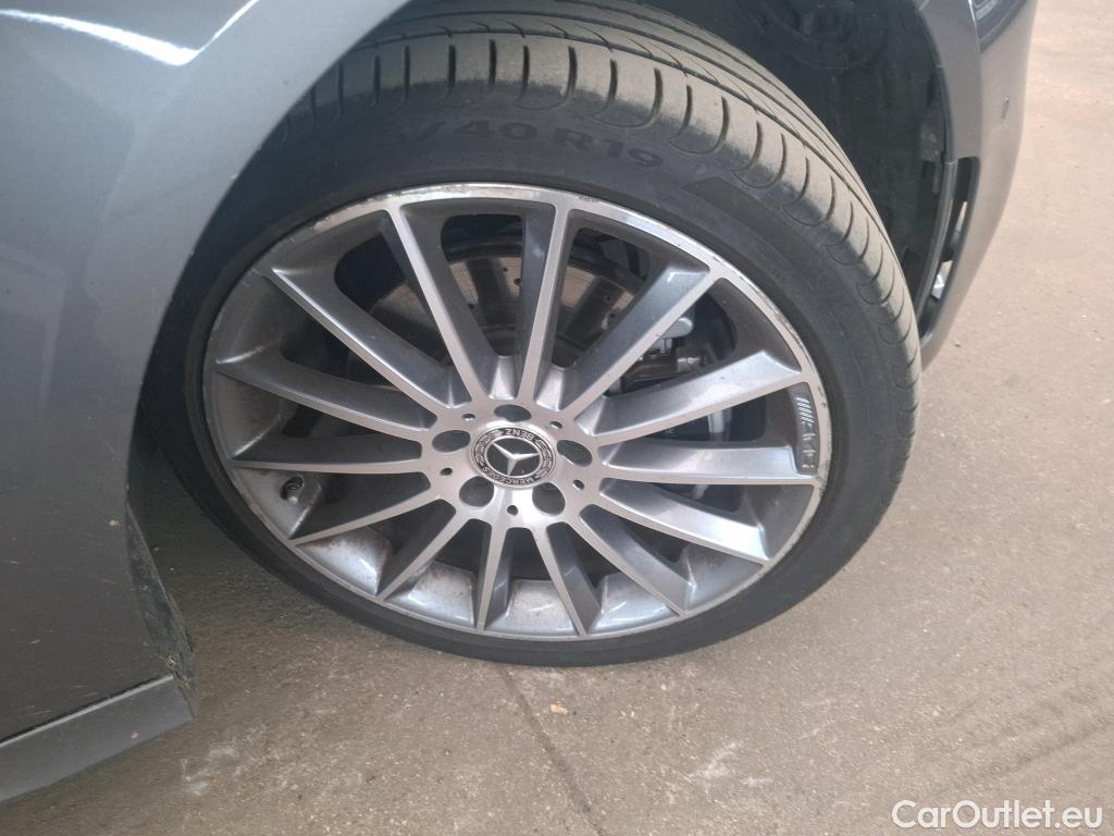  Mercedes  A-Klasse MERCEDES-BENZ Classe A Berline / 2018 / 4P / Berline A 250 e AMG Line 8G-DCT #15